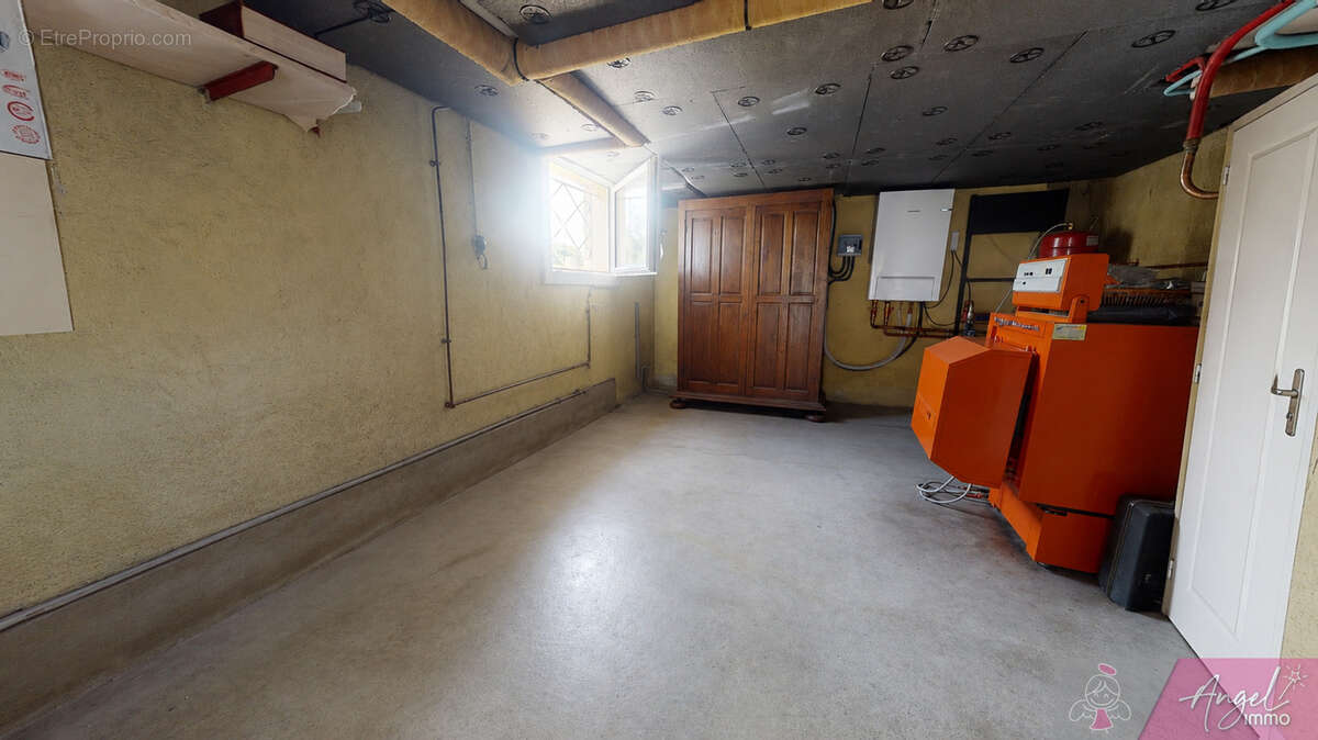 maison sur sous sol avec 2032 m2 de terrain à Saint Vit - photo 9