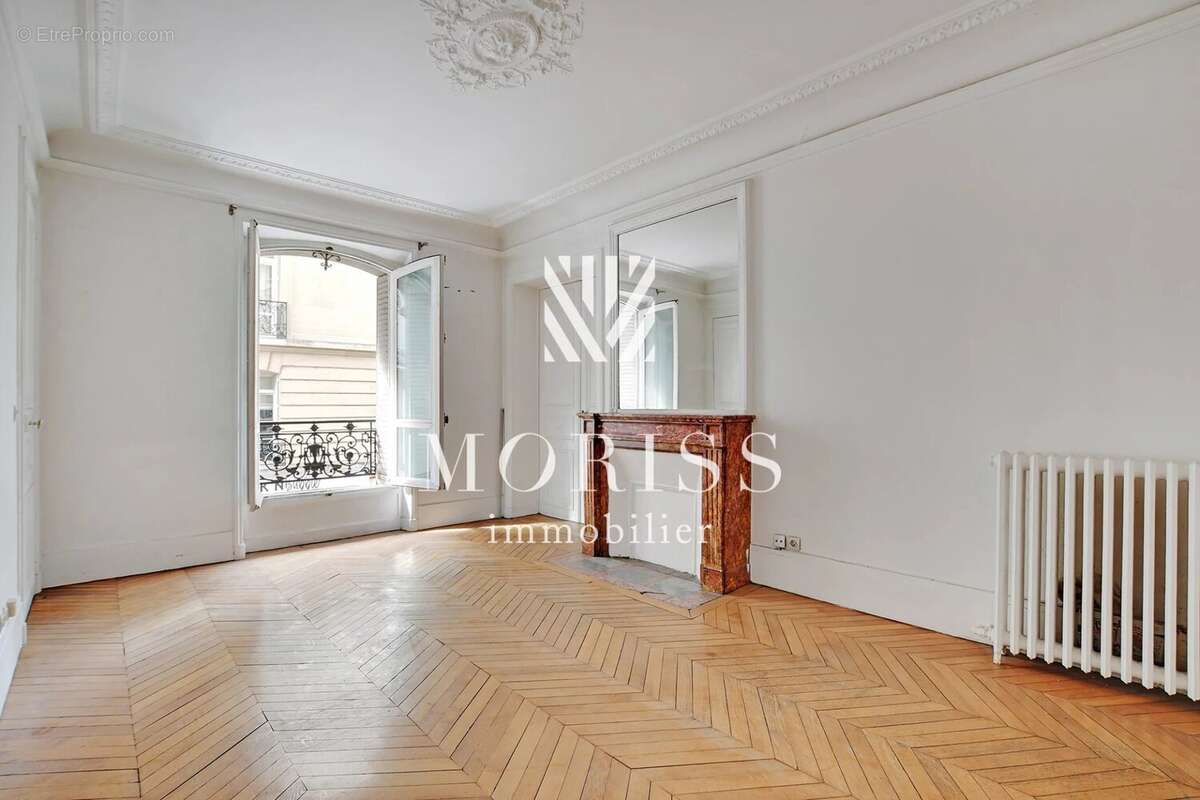 Appartement à PARIS-16E