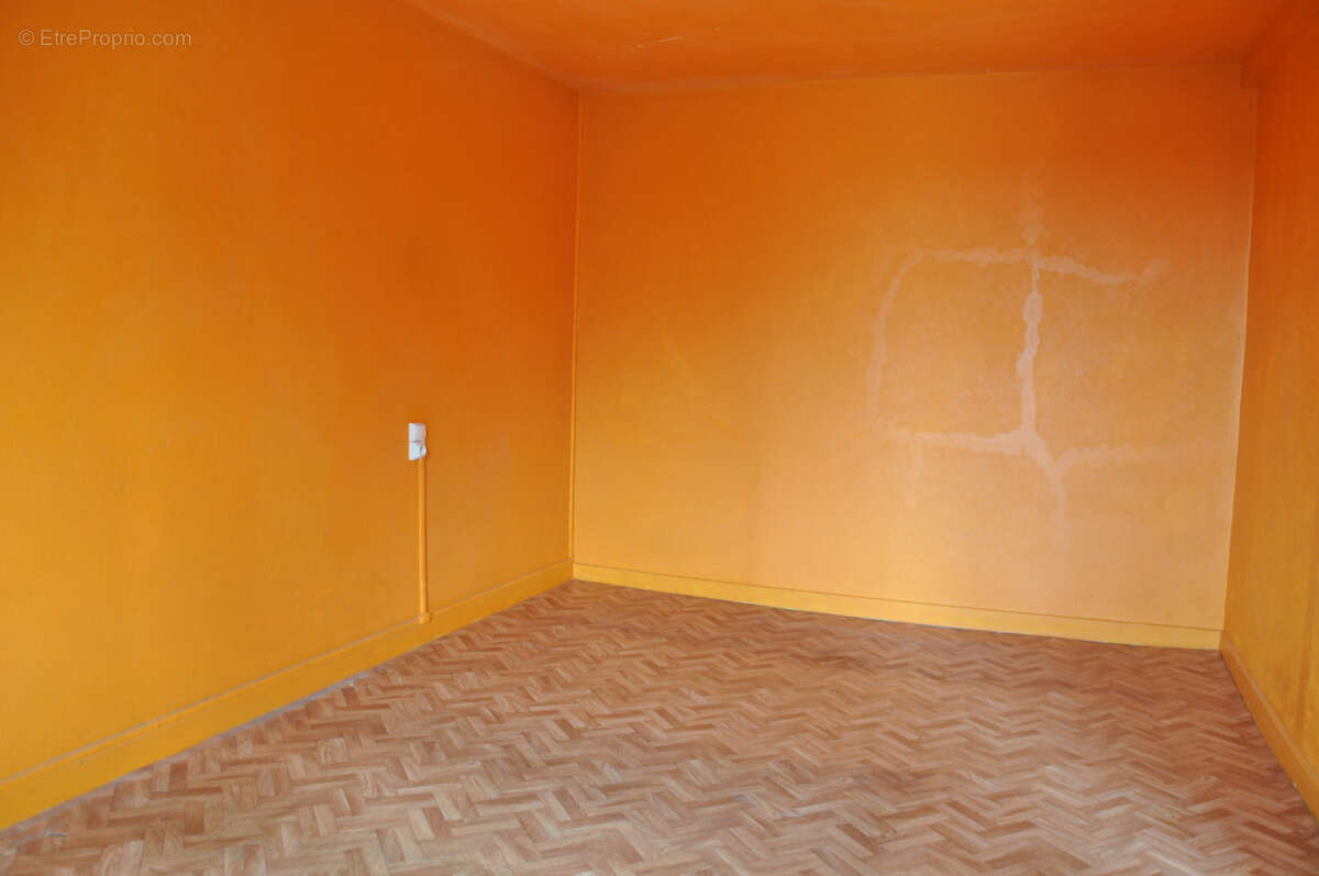 Jolie fermette à la campagne, 2 chambres, dépendances et terrain de 3090 m2 - photo 8