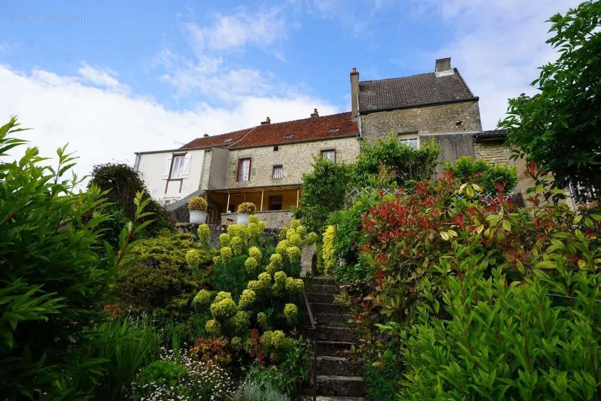 Maison à ALISE-SAINTE-REINE