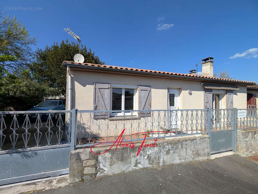 Maison à AMBARES-ET-LAGRAVE