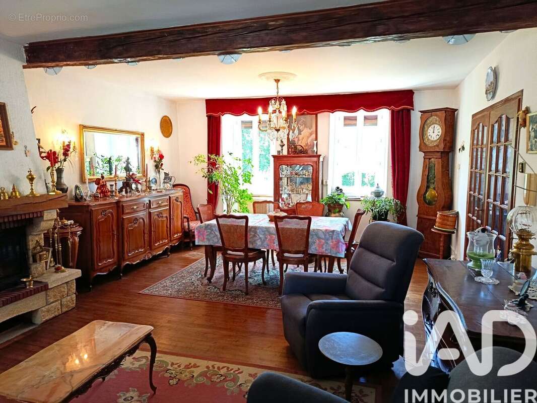Maison 162 m² à Saint-Paul-De-Jarrat  - photo 6