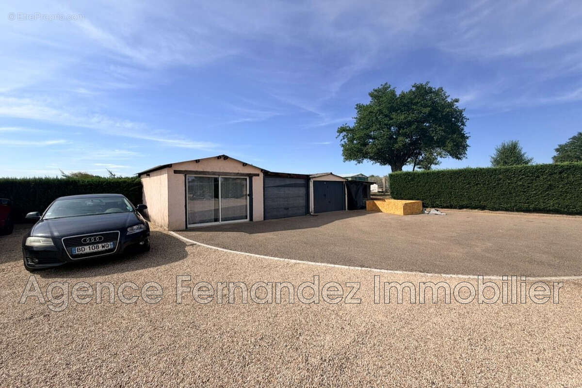 Maison 160 m² à Saint-Yan  - photo 9