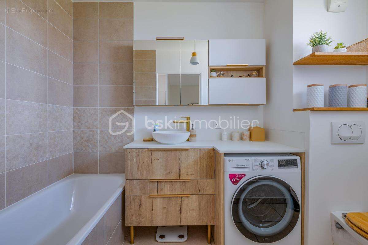 Appartement à MEYZIEU