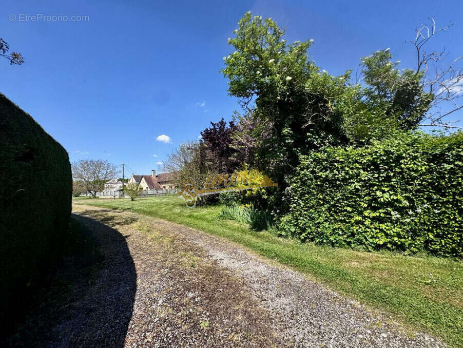 Maison à MEZIDON-CANON