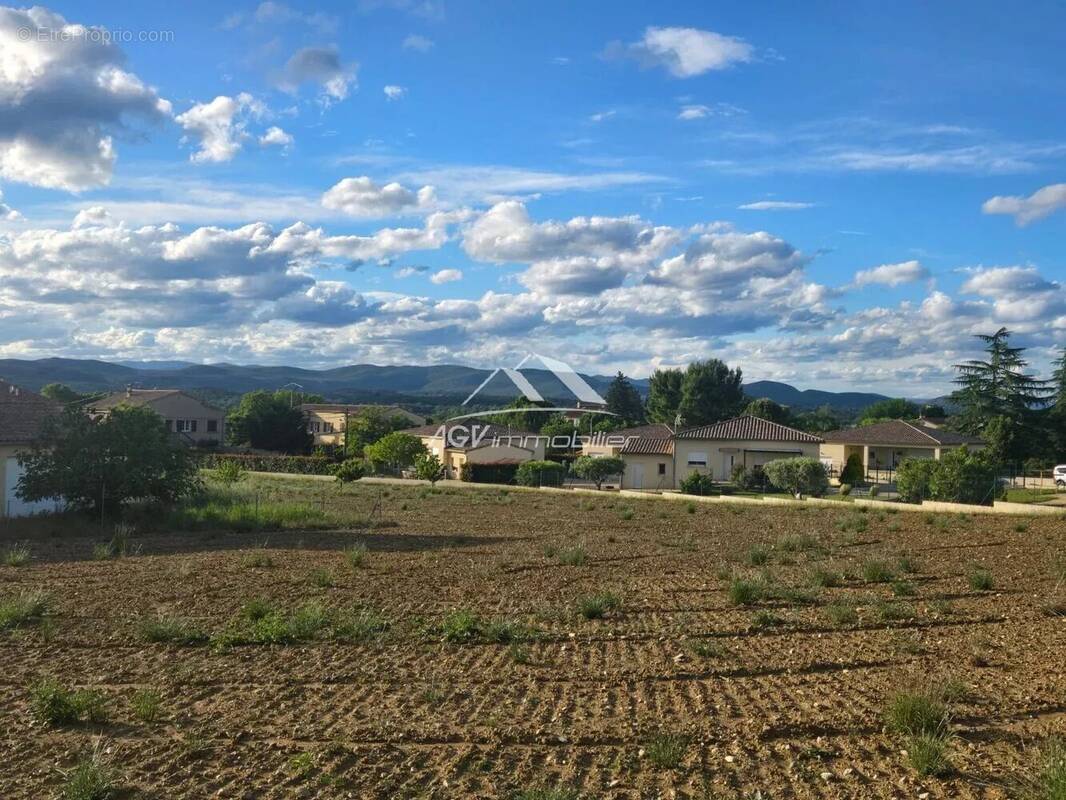 Terrain à LEZAN