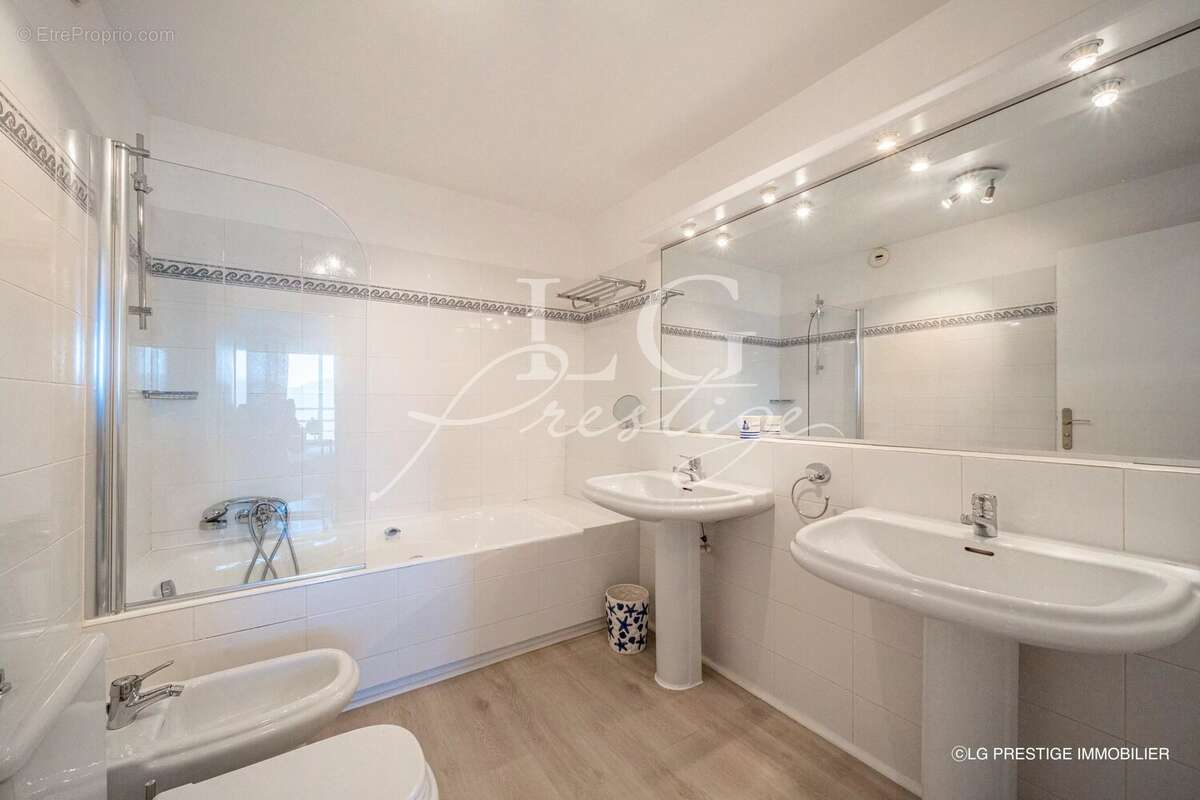 Appartement à MANDELIEU-LA-NAPOULE