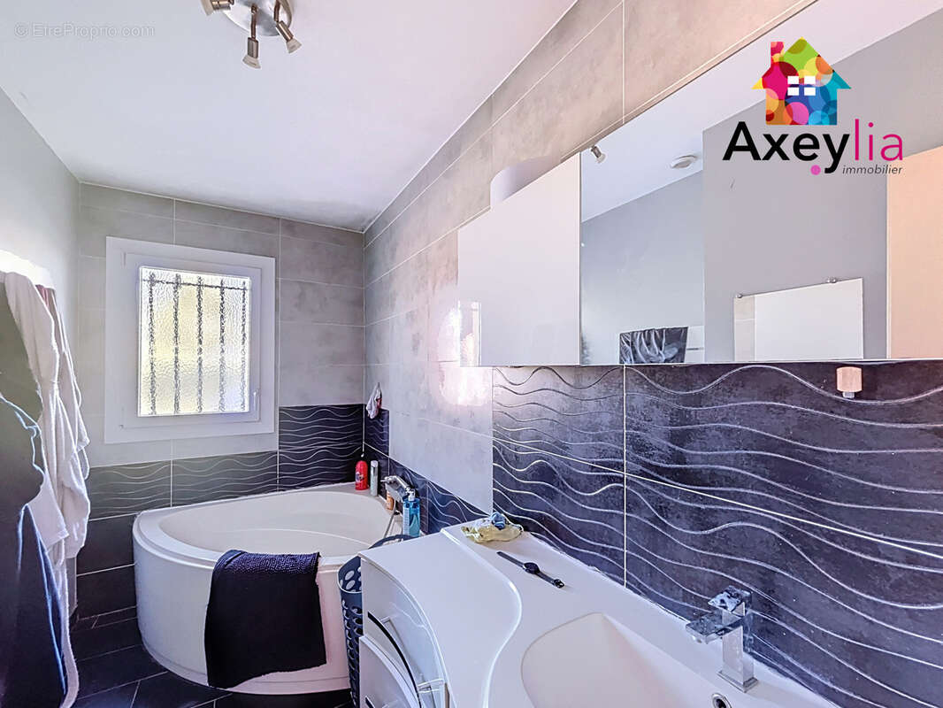 Maison à LA PACAUDIERE