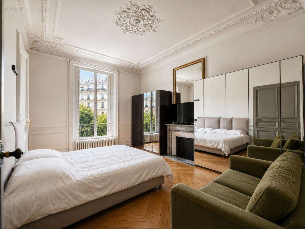 Appartement à PARIS-8E