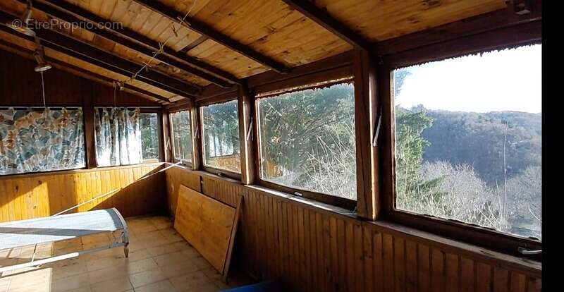 Bien d’exception – Corps de ferme sur 35 hectares avec vue dominante sur la vallée du Lot - photo 4