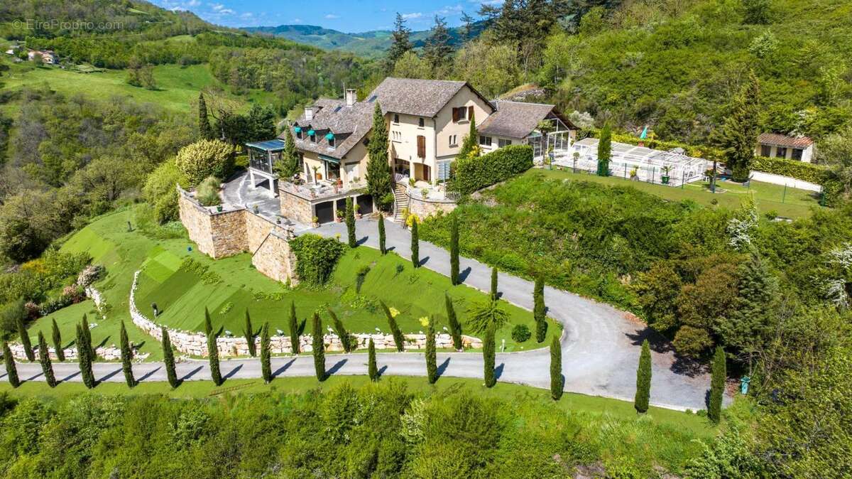 Maison à SAINT-SERNIN-SUR-RANCE