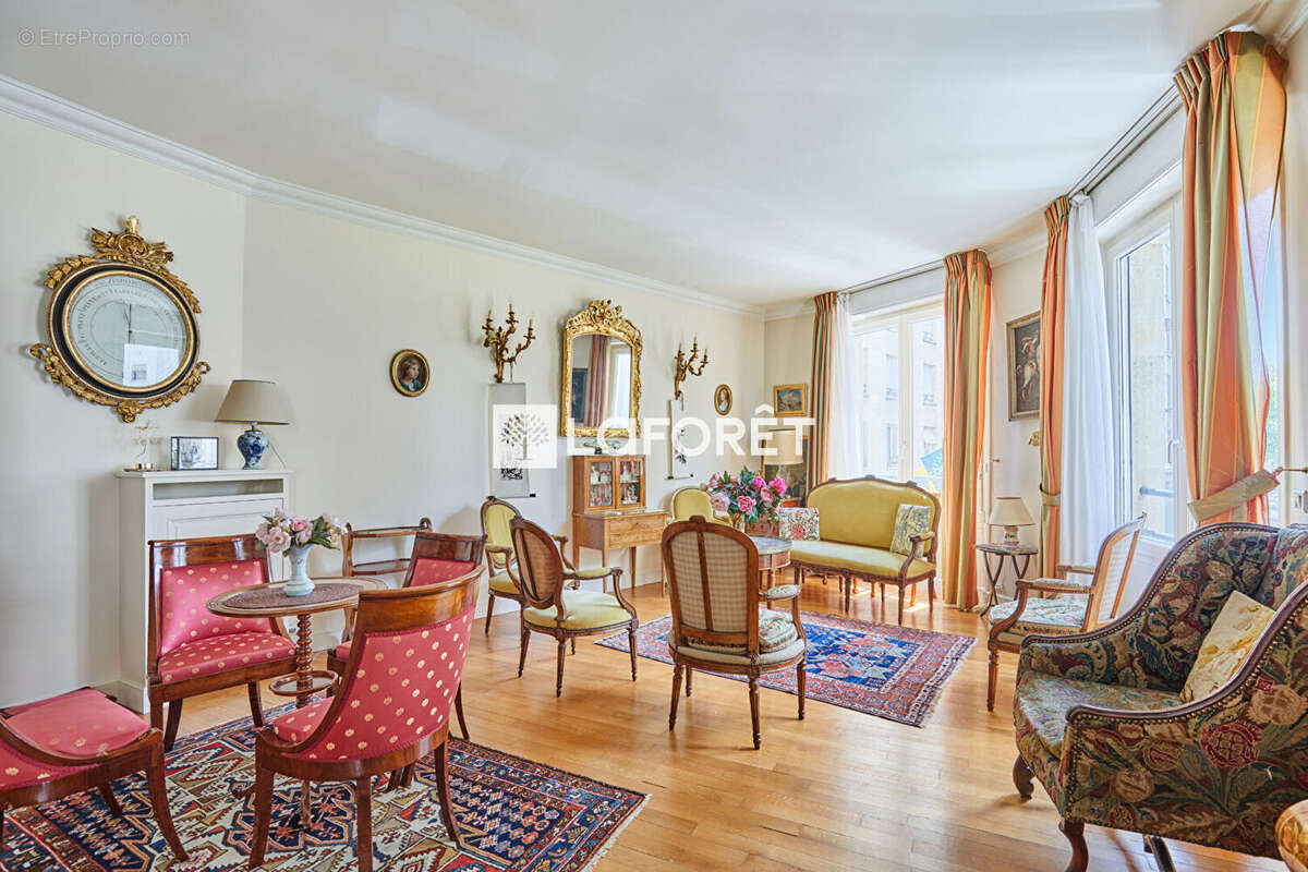 Appartement à PARIS-16E