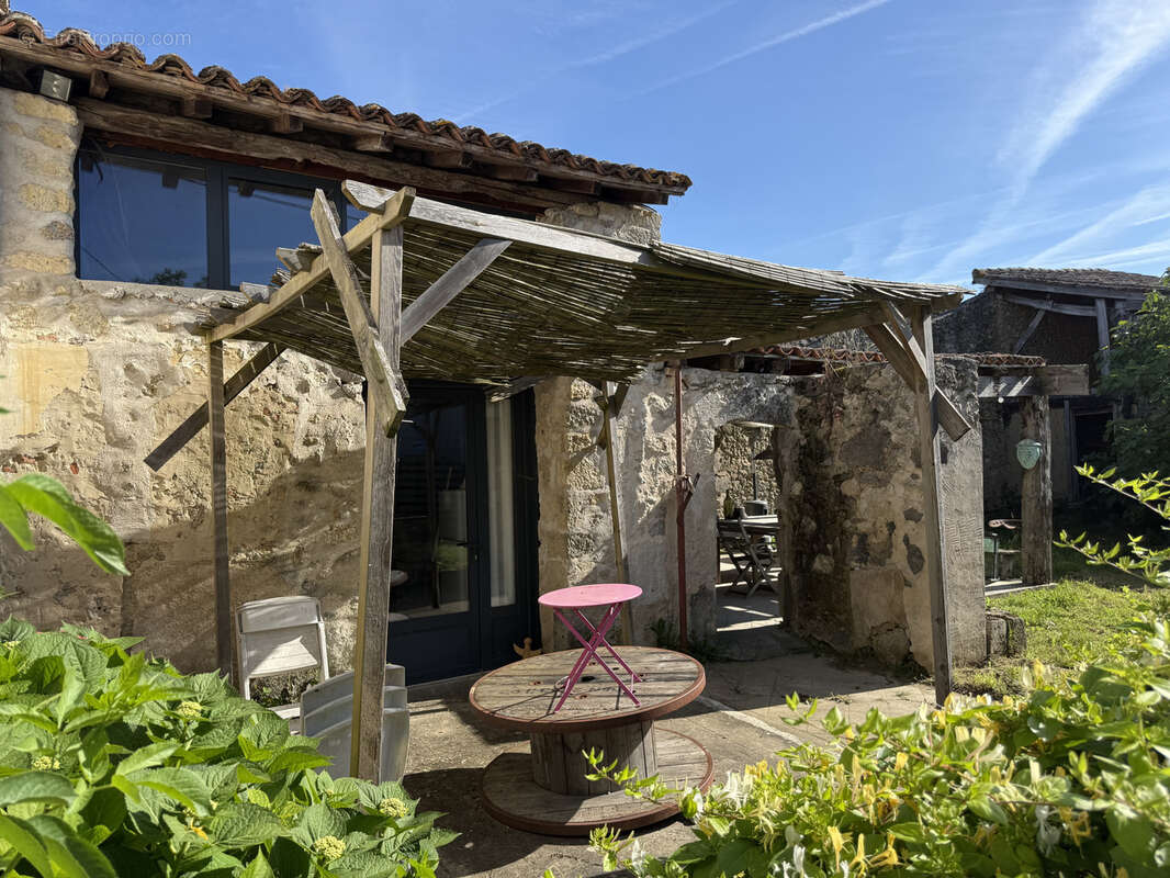 Secteur condom—maison de hameau avec dependances sur 1658m2 - photo 18