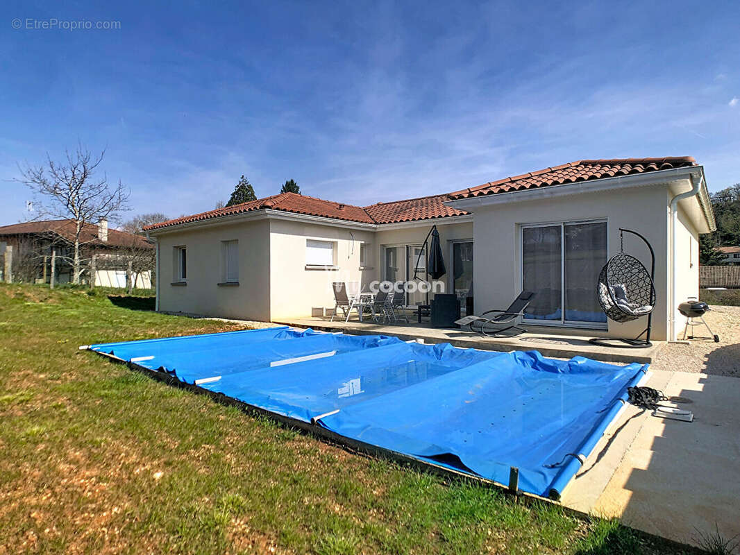 Maison - T6 - 123 m² - photo 2