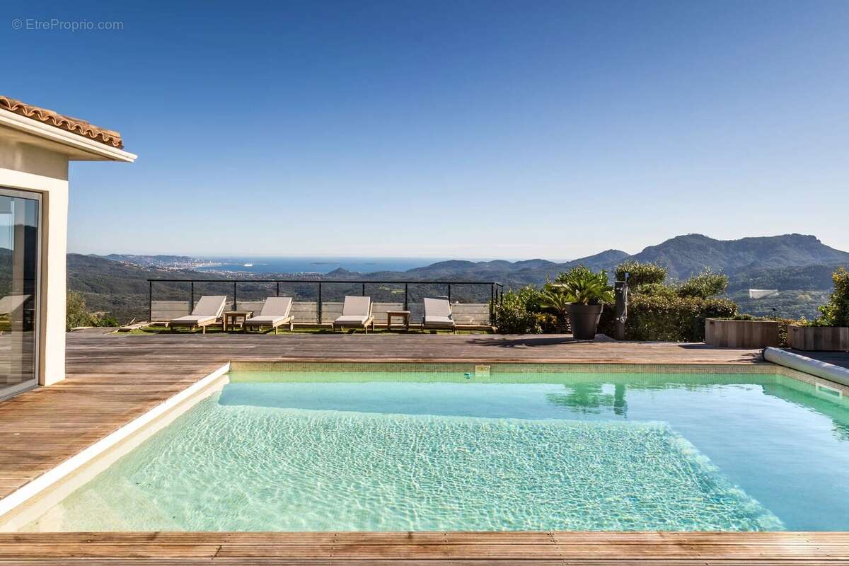 Maison à LES ADRETS-DE-L'ESTEREL