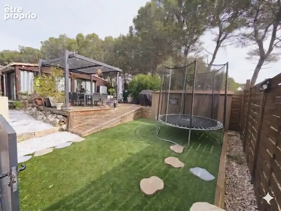 Hameau du camp du castellet (var) 200 m2 + habitat residentiel de plain pied - t3 - domaine securise - photo 12