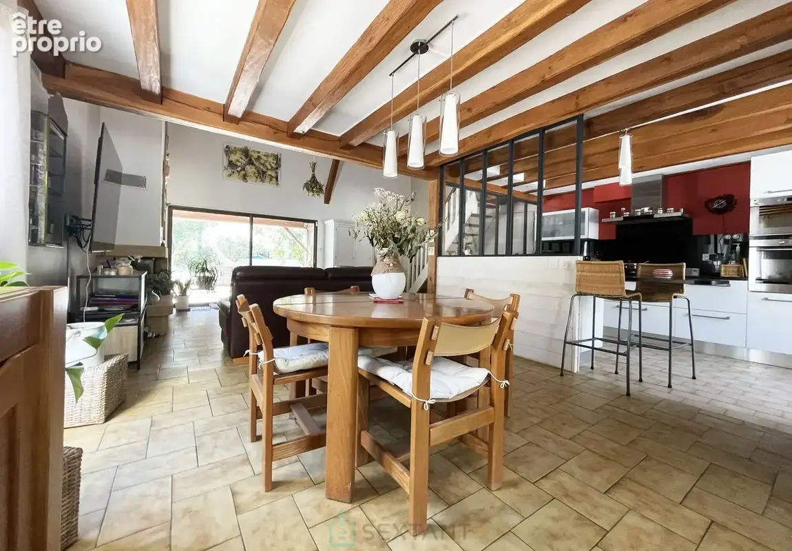 Maison de 187 m² sur un terrain arbore de 1 847 m² avec piscine - photo 8