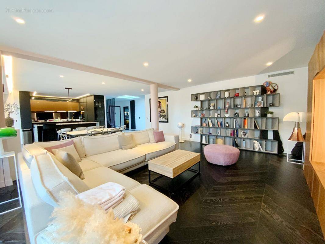 Appartement à LEVALLOIS-PERRET