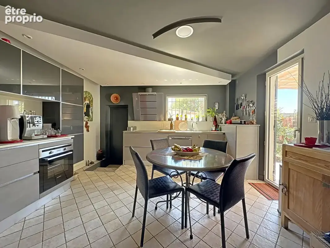 Maison de village T3 avec terrasse et jardin env.140 m2 au calme - Cadenet - photo 7
