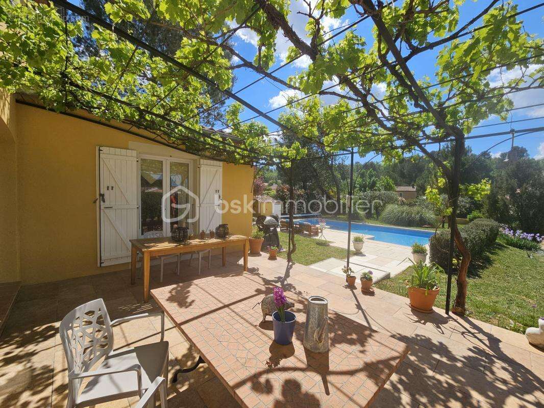 Côte d'Azur - Villa de standing 5 chambres dont suite de plain pied, piscine et beau terrain - photo 4