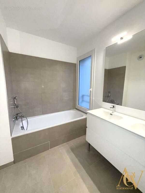 Joli 3 pièces en RDJ surélevé - Cogolin 3 - Appartement à COGOLIN