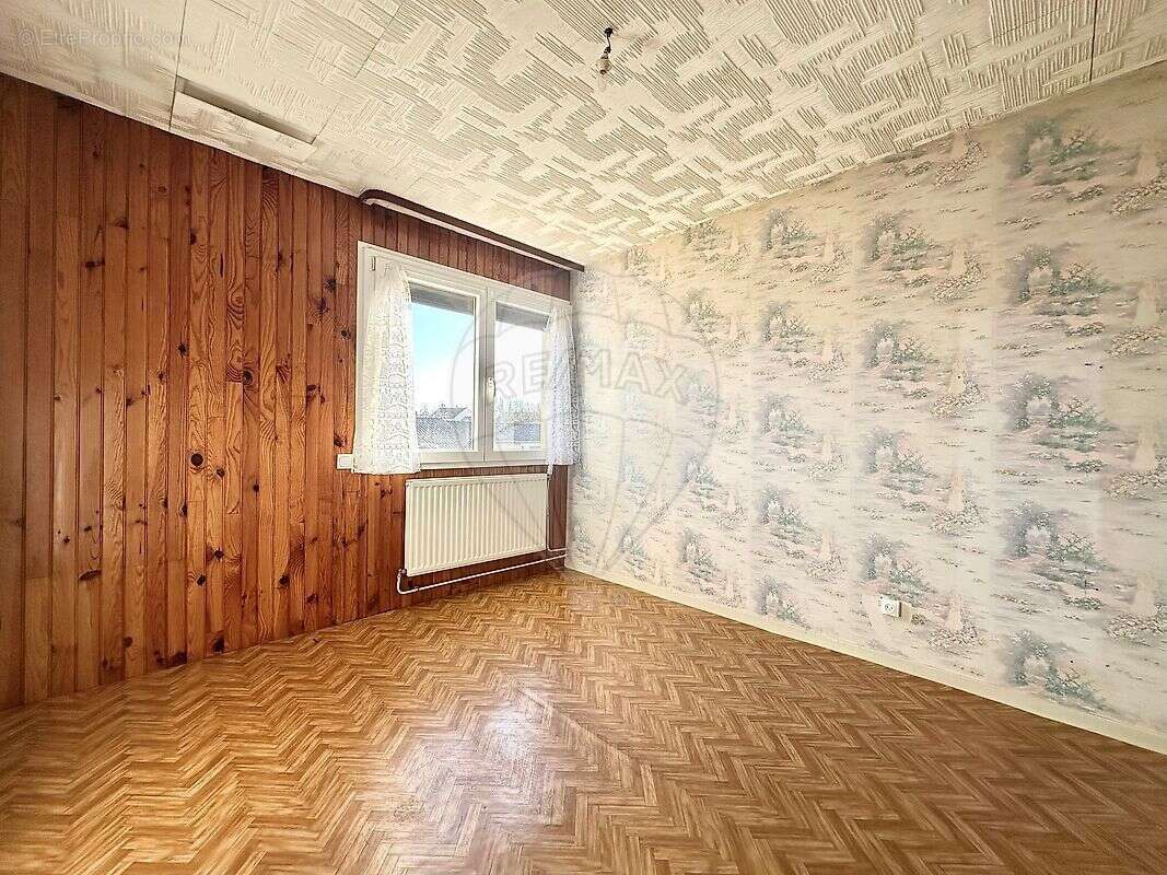 Maison à AY-SUR-MOSELLE