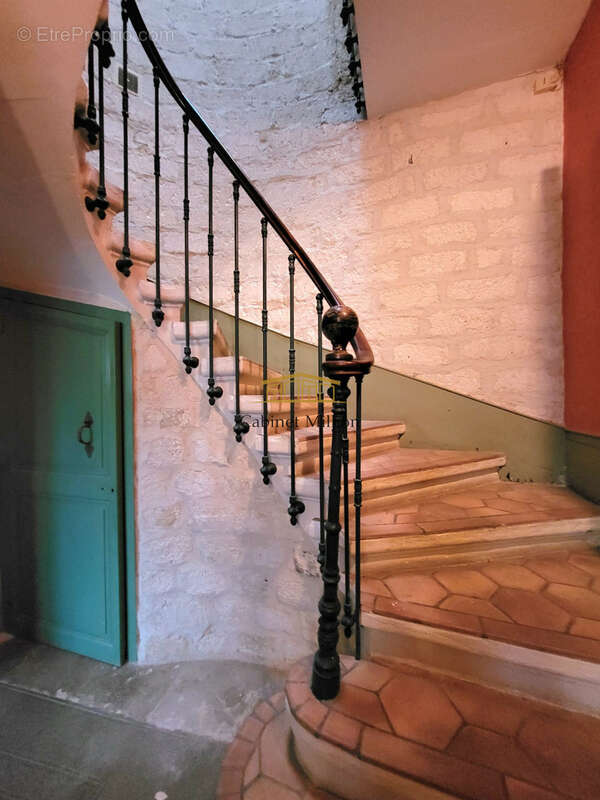 Maison à VIC-LA-GARDIOLE