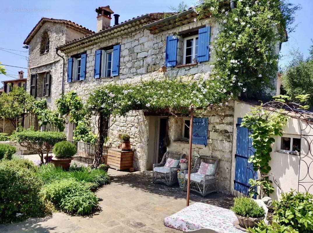 Maison à ROQUEFORT-LES-PINS