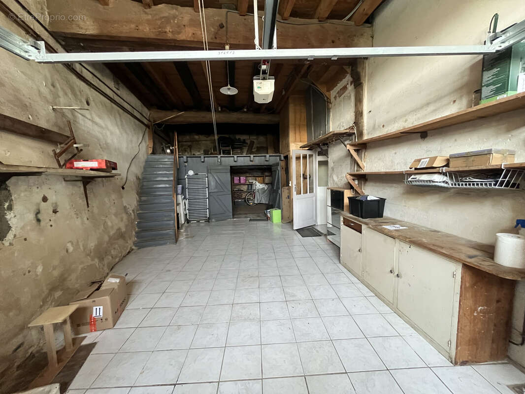 LA REOLE - Maison de ville avec logement indépendant, 2 garages - photo 13