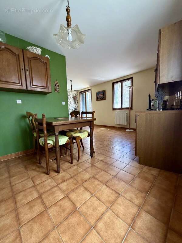 Appartement à PUGET-THENIERS