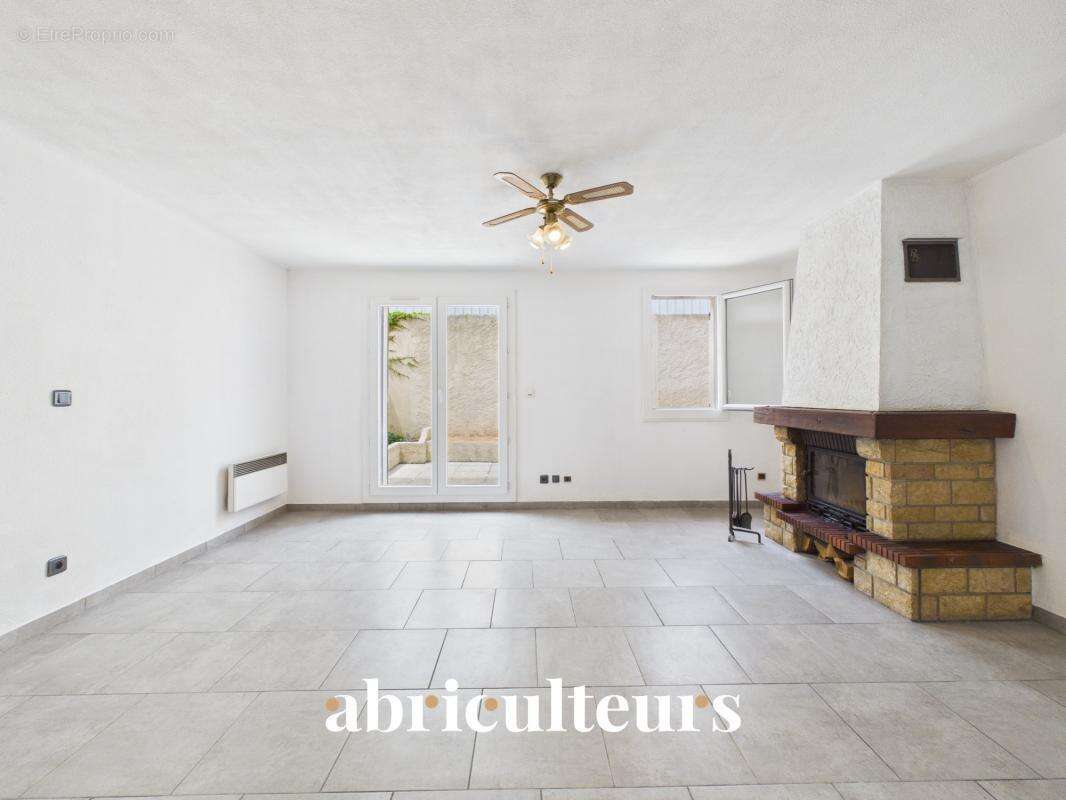 Maison familiale T5 avec terrasse et garage en vente dans le quartier Timone / Saint-Pierre (13010) - photo 5