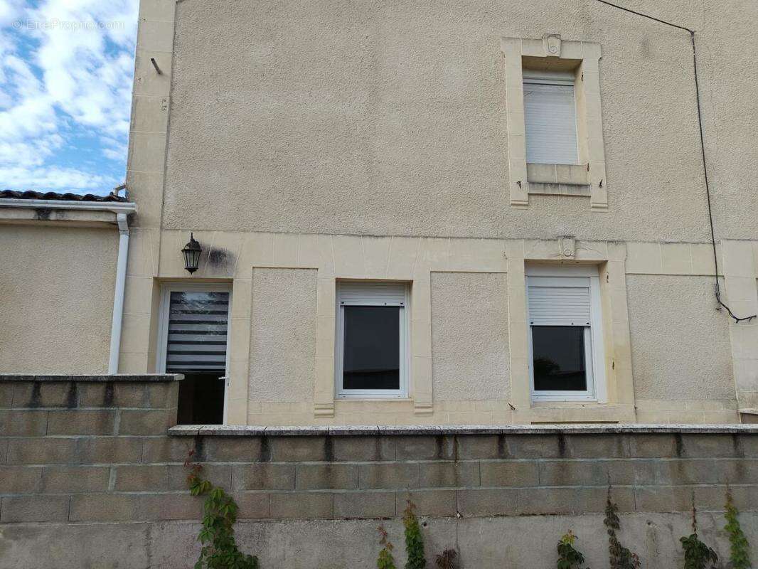 Maison à MENESPLET