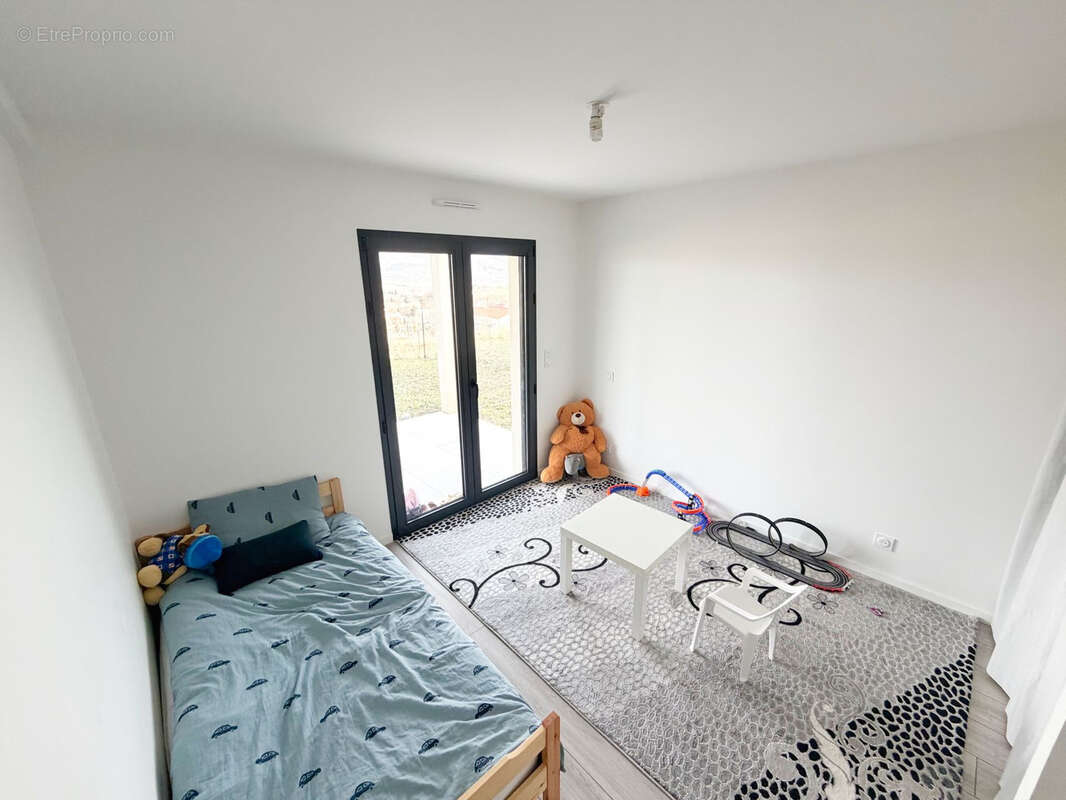 Maison à LES MARTRES-DE-VEYRE