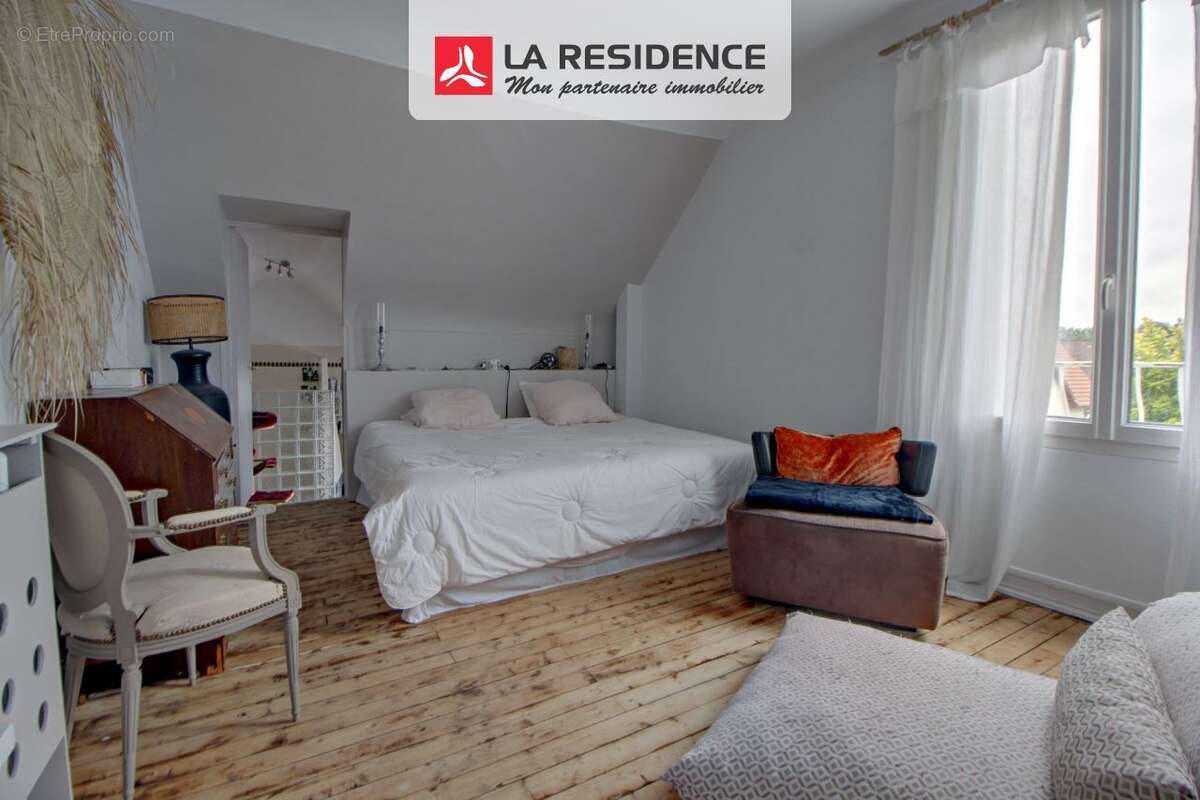 Maison à LES CLAYES-SOUS-BOIS