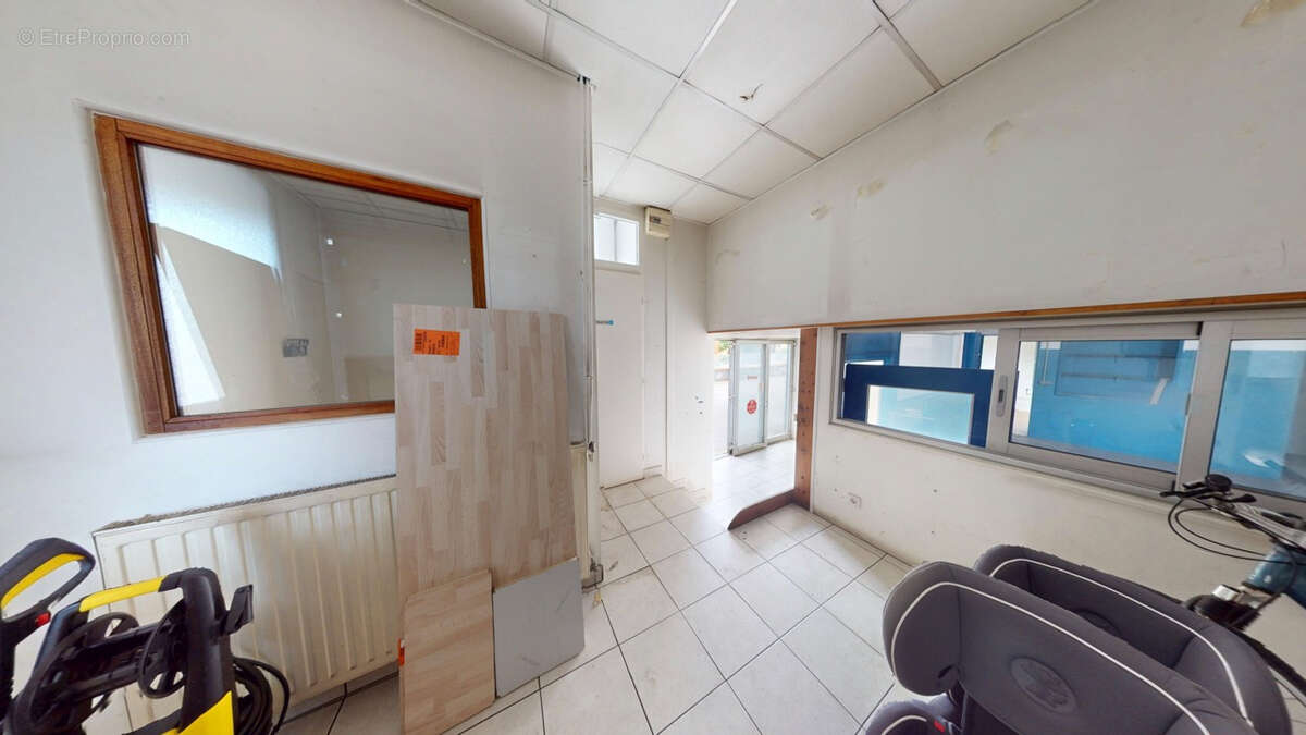 Local commercial Gieres 268,5 m2 - photo 10