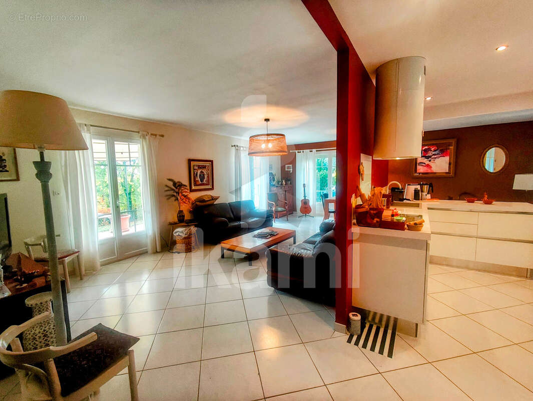 Maison à GENISSIEUX