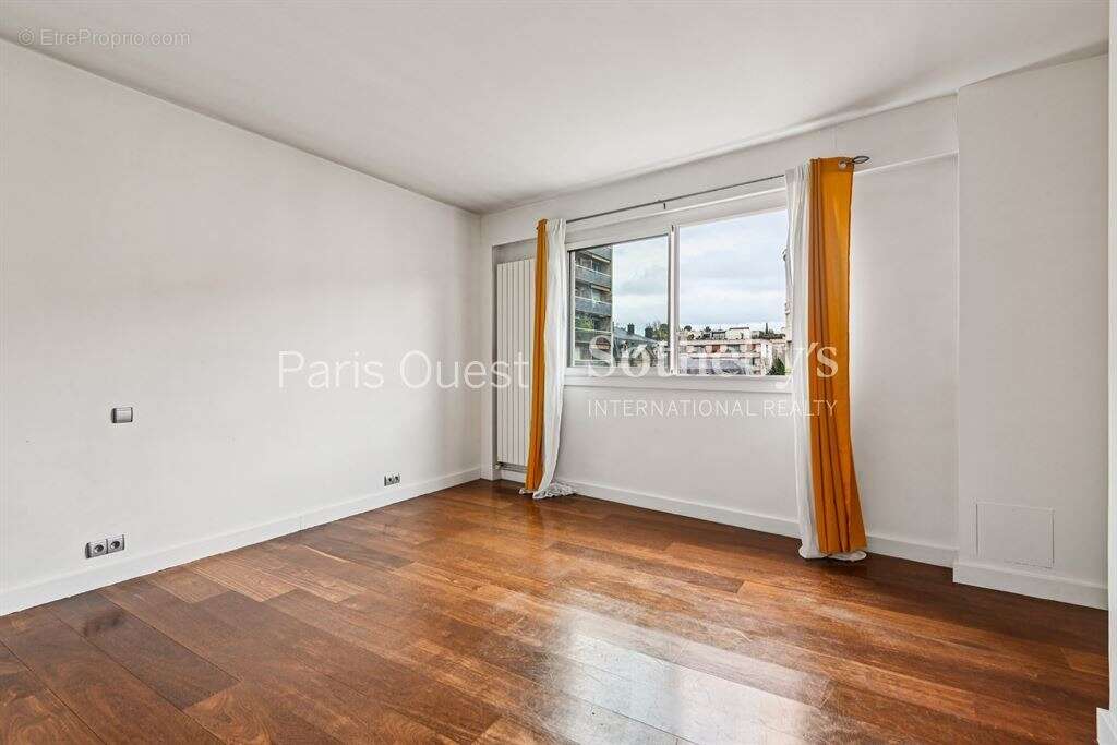 Appartement à NEUILLY-SUR-SEINE