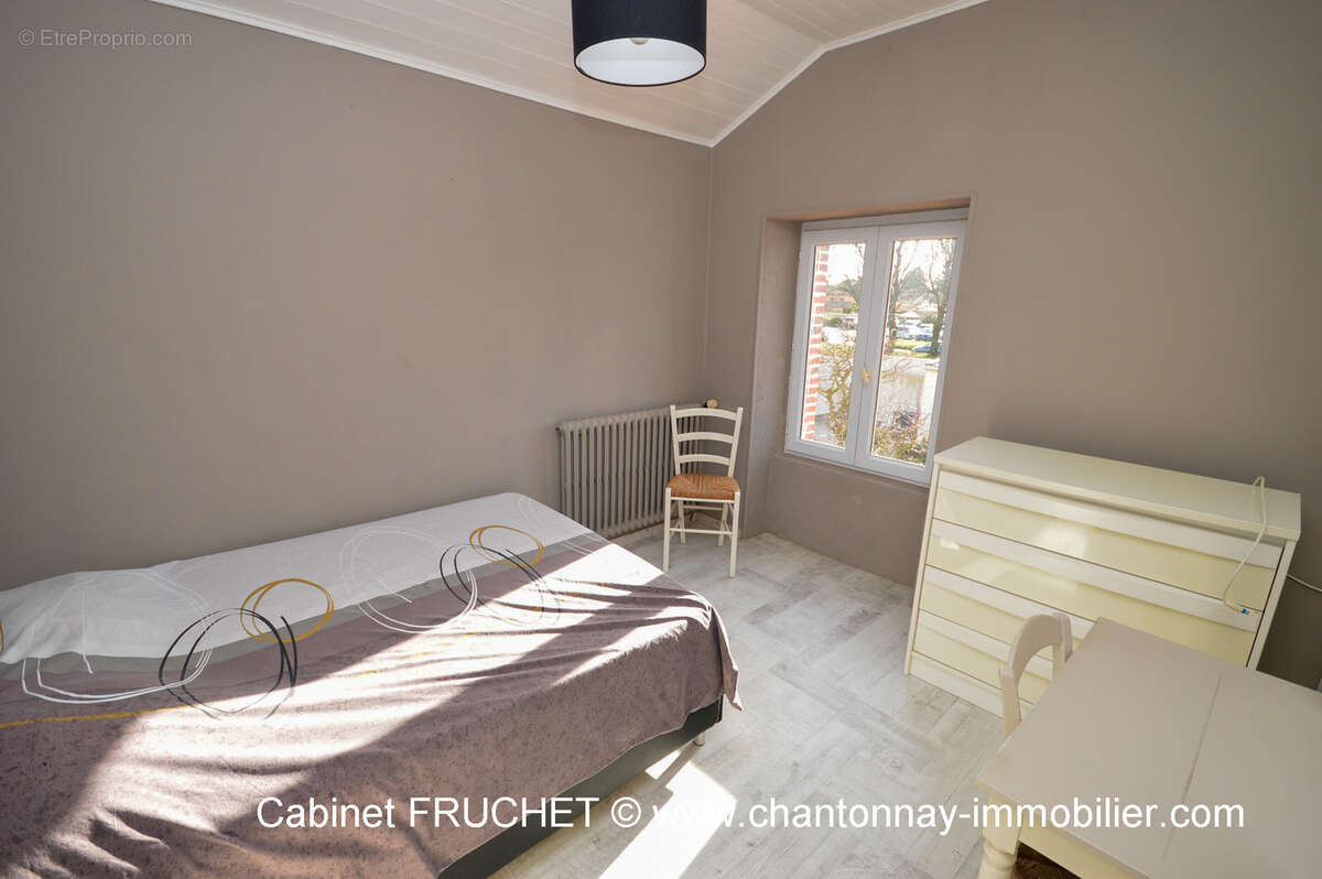 CHANTONNAY - Jolie maison en centre ville - photo 13
