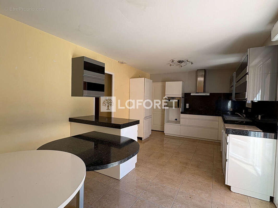 Maison Vedene 4 pièce(s) 100 m2 - photo 3