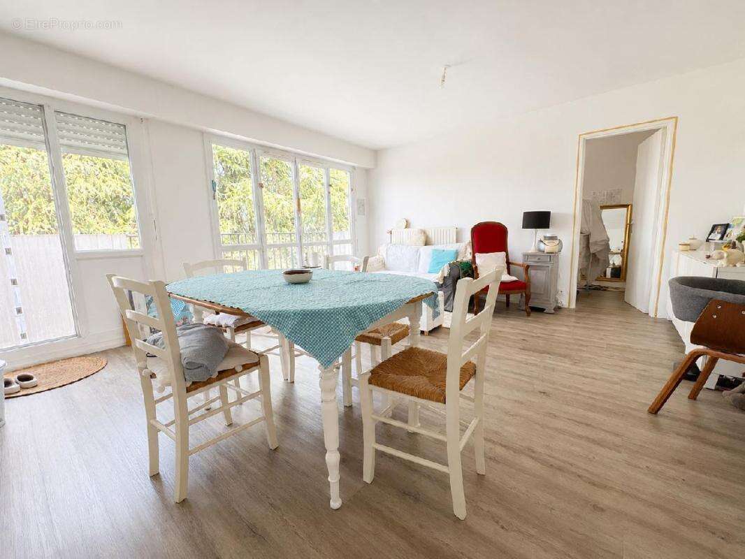 Joli T2 lumineux de 49 m², au 3ème et dernier étage, avec cave - photo 2