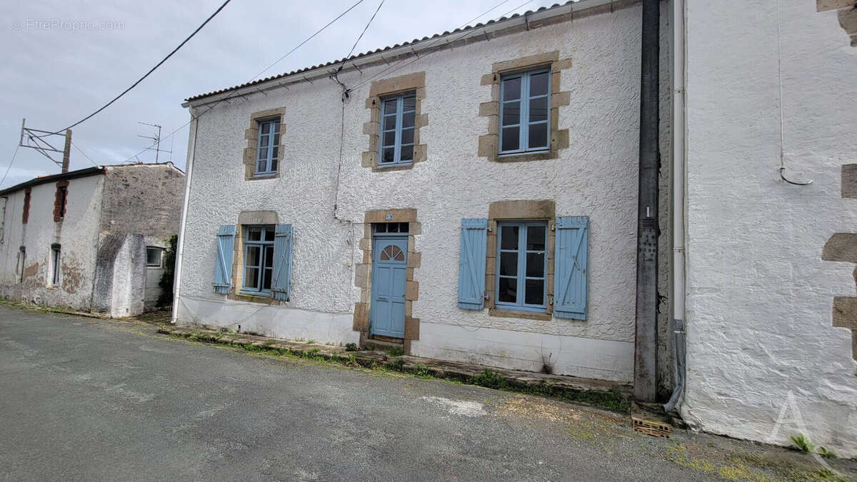 Maison à SAINT-ETIENNE-DU-BOIS