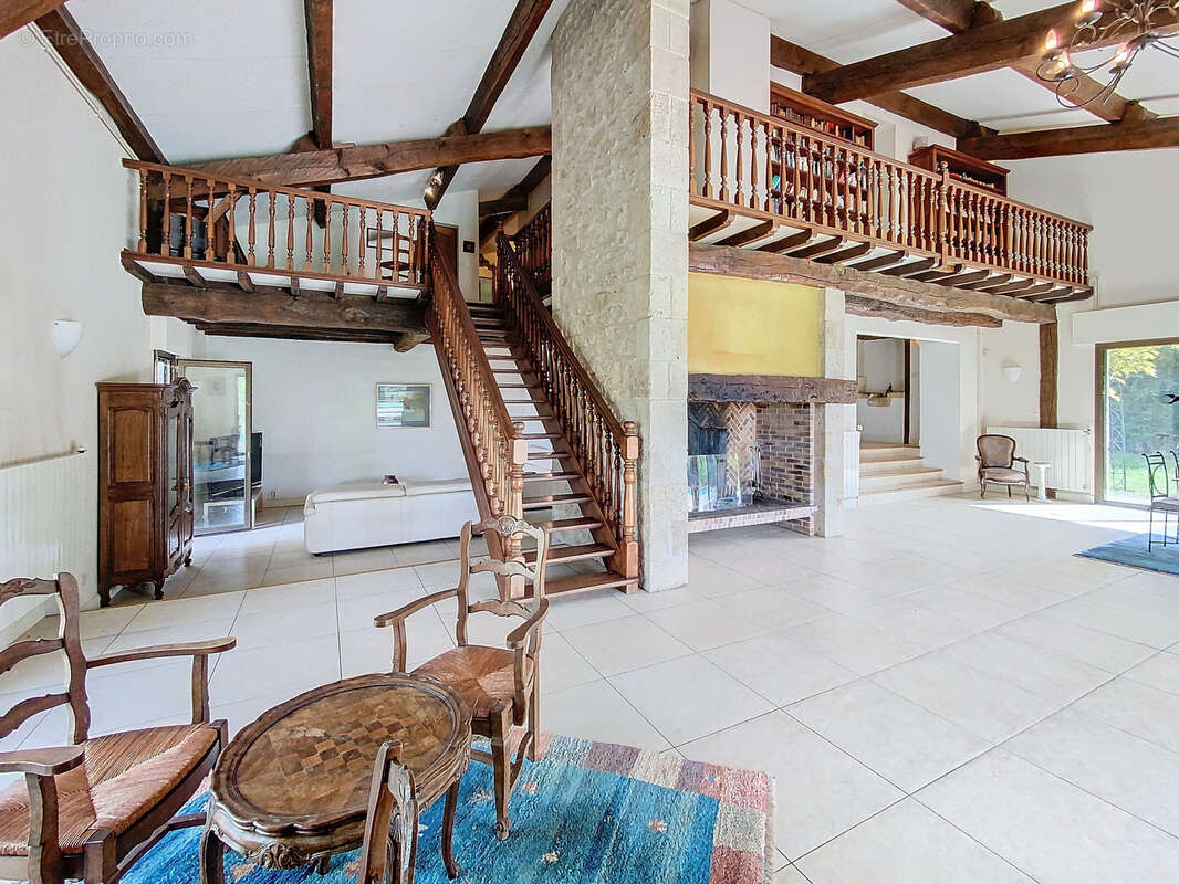 Maison à CASTERA-VERDUZAN