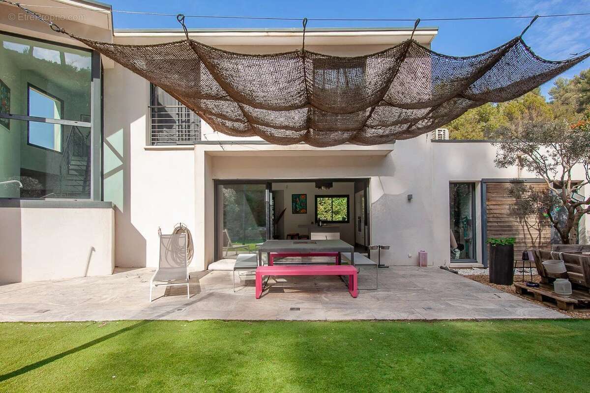 Maison à MEYRARGUES