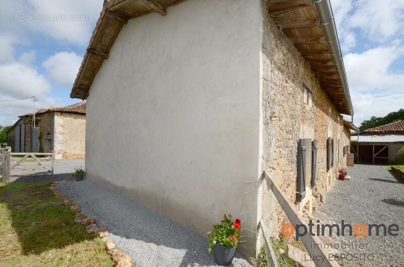 Maison à CHERVES-CHATELARS