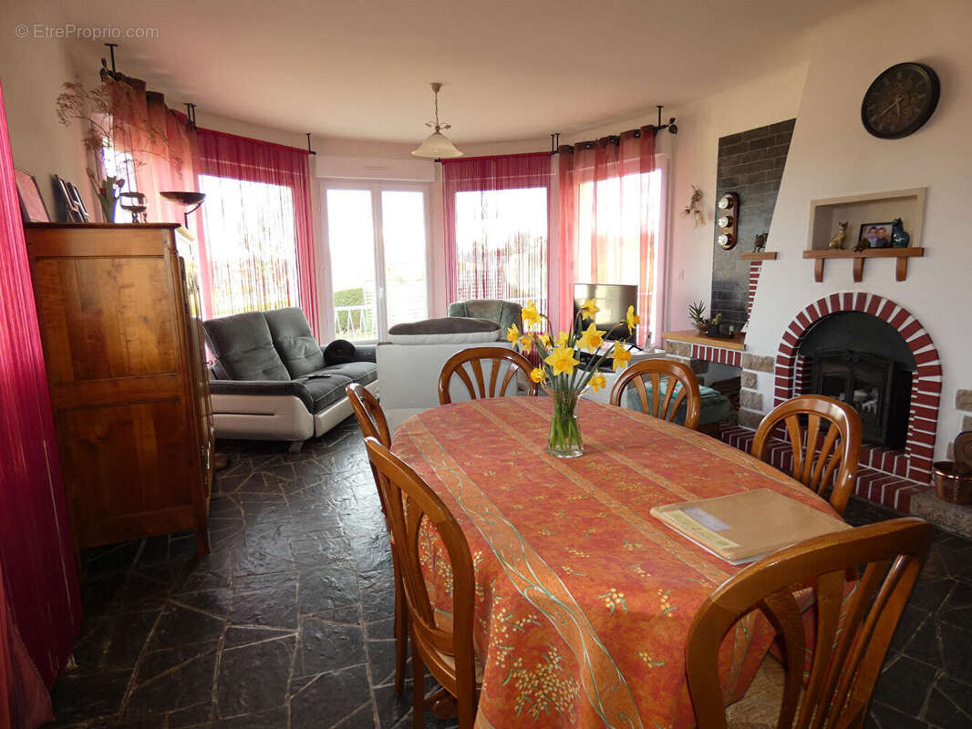 Maison à SAINT-HILAIRE-DU-HARCOUET