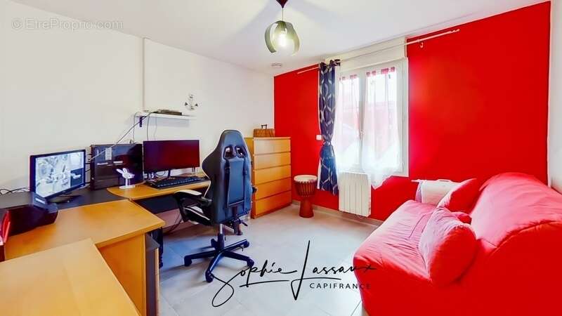 Maison récente de plain-pied à vendre en exclusivité à Authevernes – 152,35 m² – 5 pièces – 3 chambres – Double garage – Pièce c - photo 9