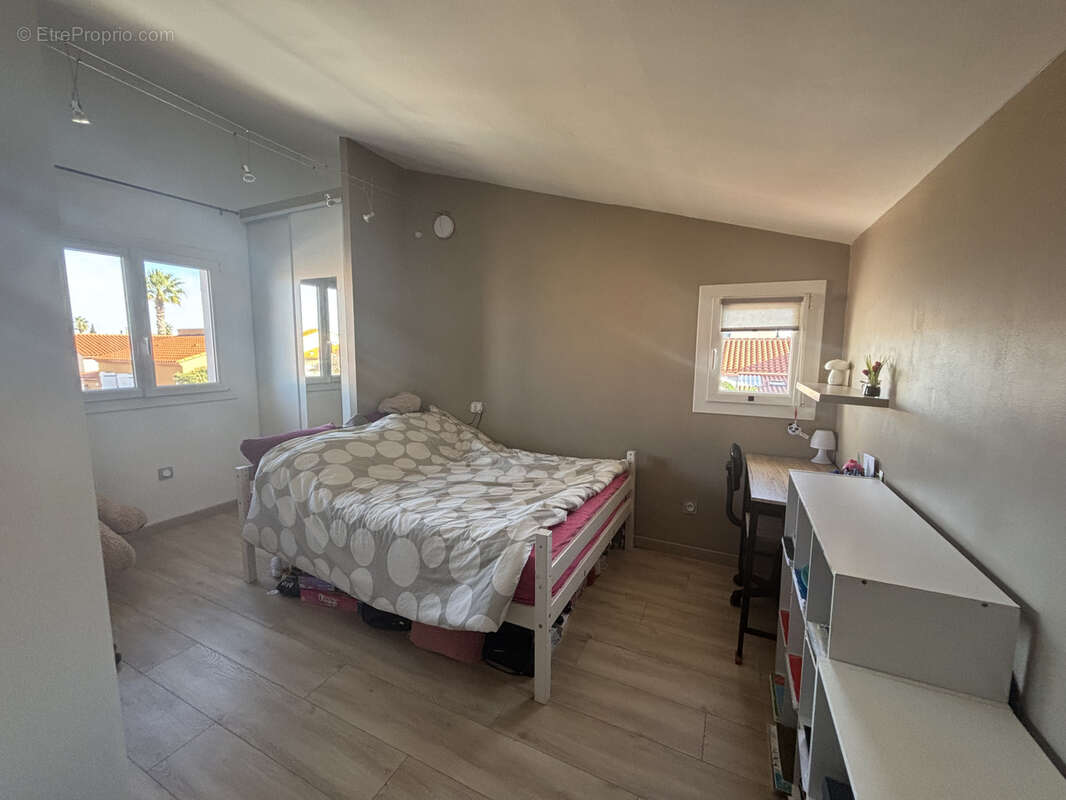 Maison à SAINT-LAURENT-DE-LA-SALANQUE