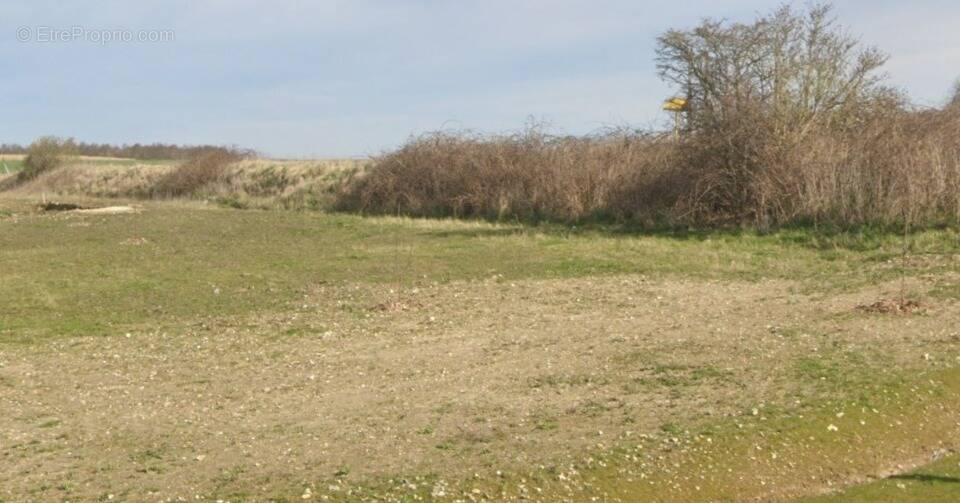Photo Terrain à Rang-Du-Fliers au prix de 59 893€