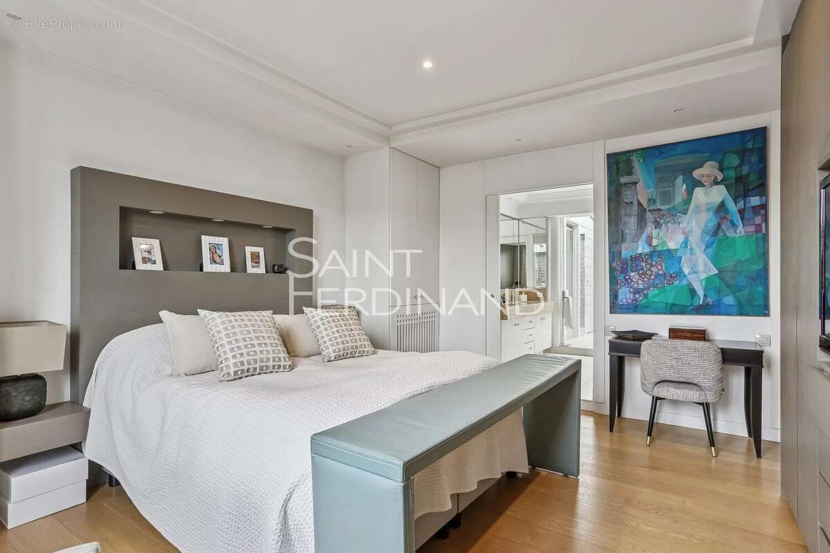 Appartement à NEUILLY-SUR-SEINE