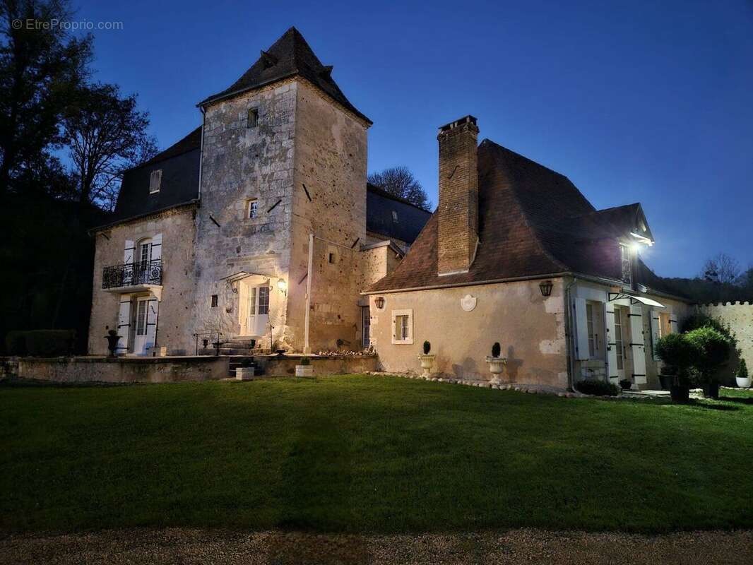 Château d'exception - Élégance Historique & Parc Majestueux - photo 3